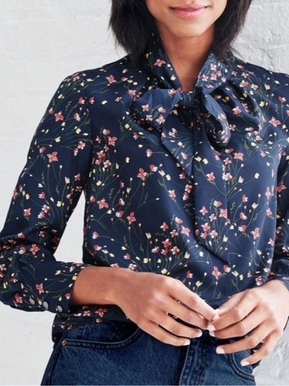 Untuckit S Tie-Neck Floral Blouse Navy Office Preppy Classic Coastal Southern